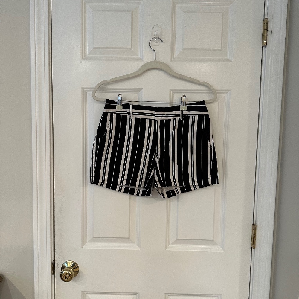 Beautiful Jones & Co size 2 women’s shorts
